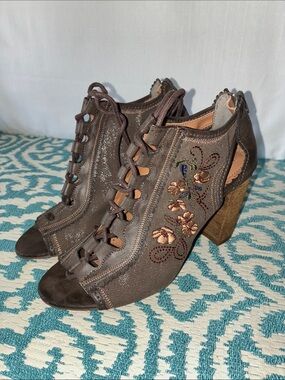Not Rated Brown Embroidered Lace-Up Peep Toe Heels Sz 7